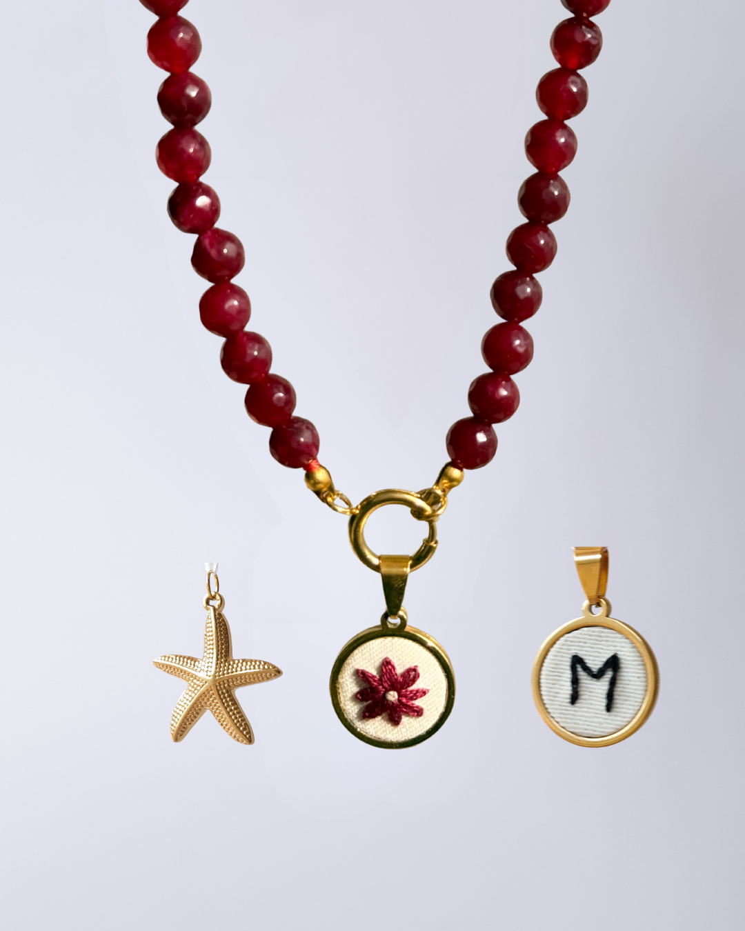 Colar de pérolas pack com 1 letra + 2 pendentes