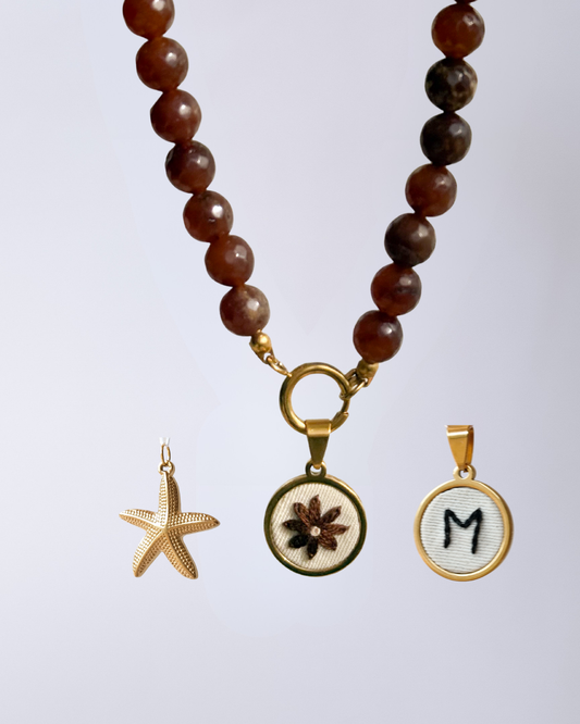 Colar de pérolas pack com 1 letra + 2 pendentes